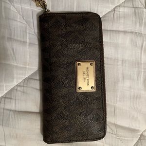 COPY - Micheal kors brown wristlet